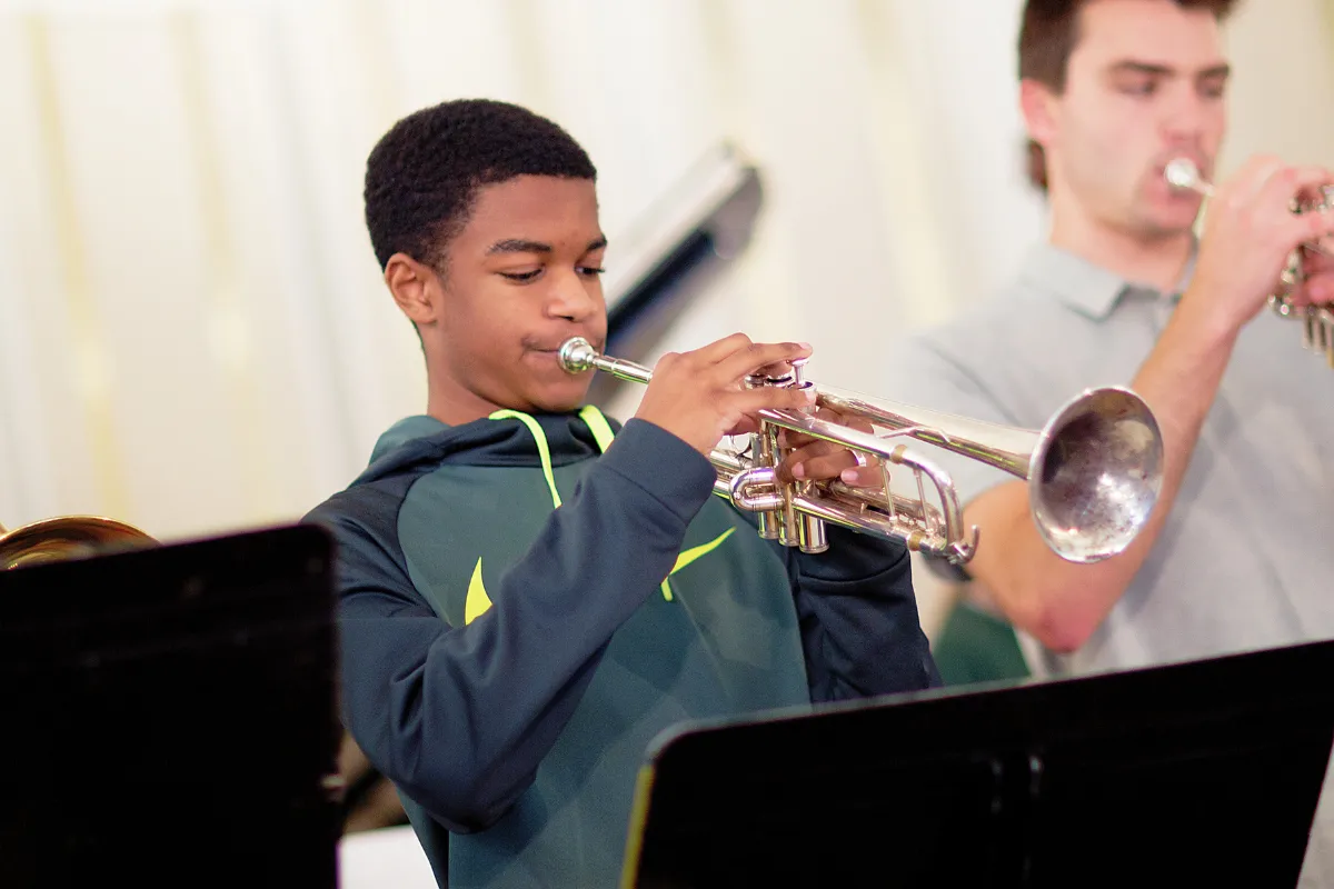 img-boy-holding-bass
